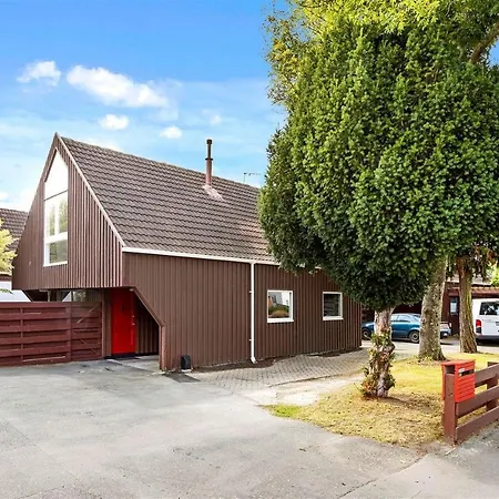 University 3Bdrm House W/ Carpark